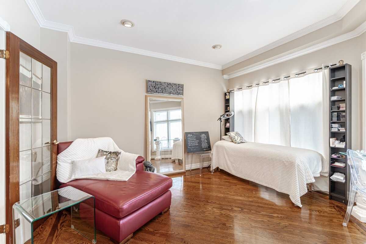 1551 Maple Ridge Dr