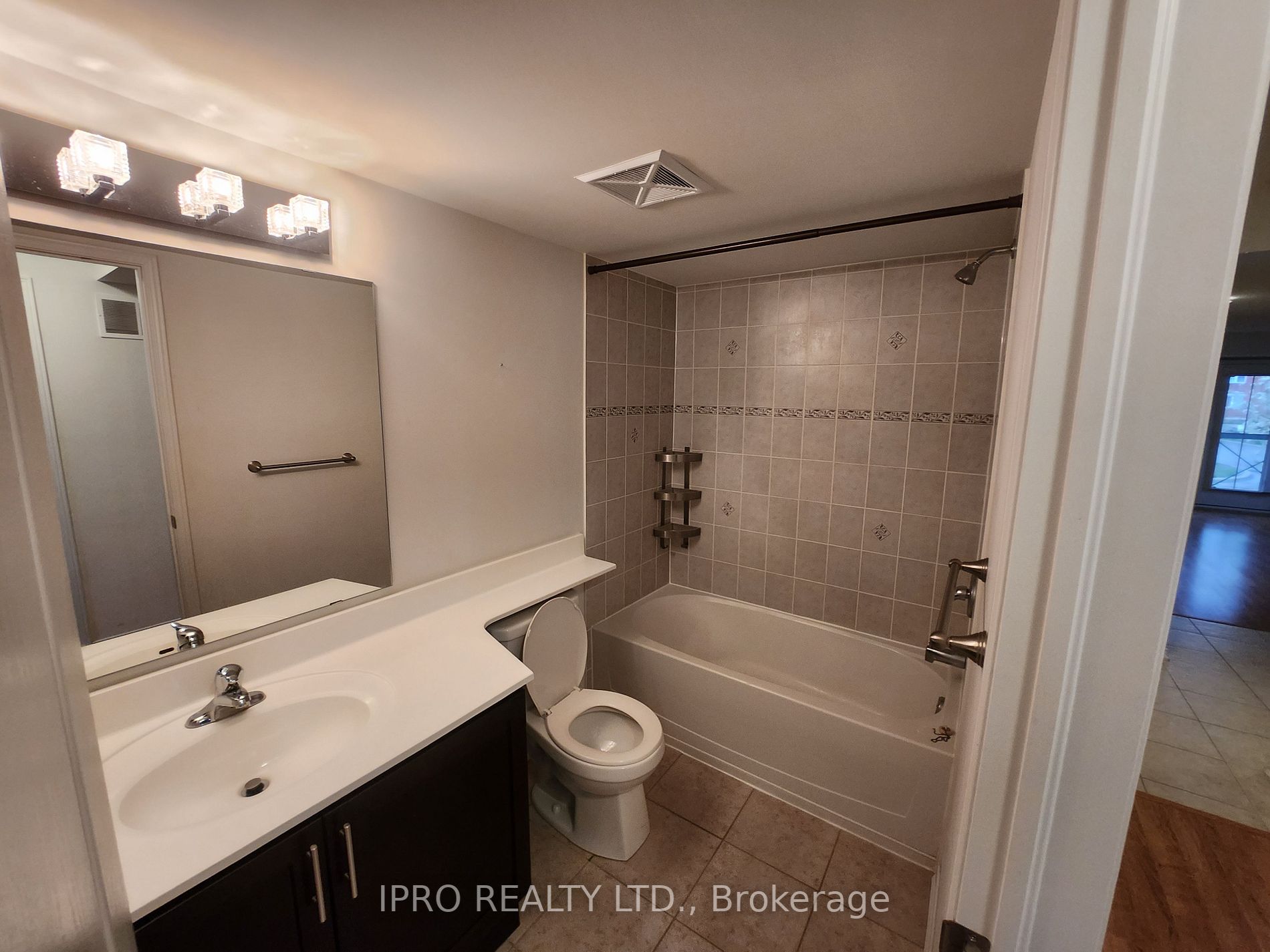2496 Post Road, #18