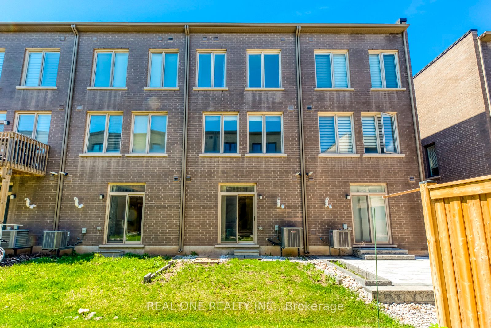 170 Squire Cres