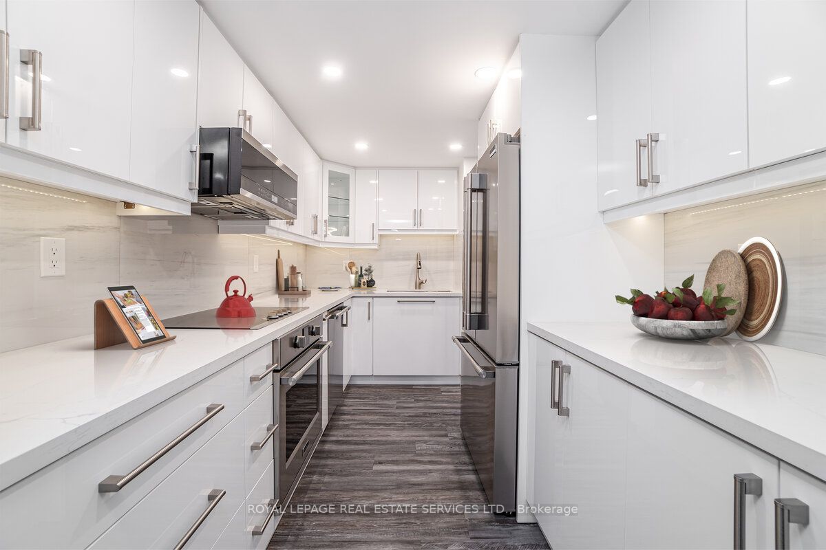 2045 Lake Shore Blvd W, #708