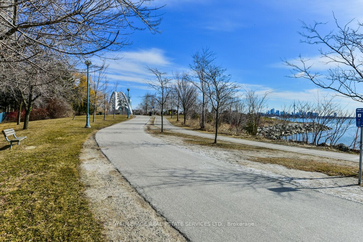2045 Lake Shore Blvd W, #708