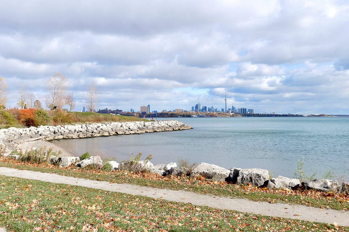 2045 Lake Shore Blvd W, #708