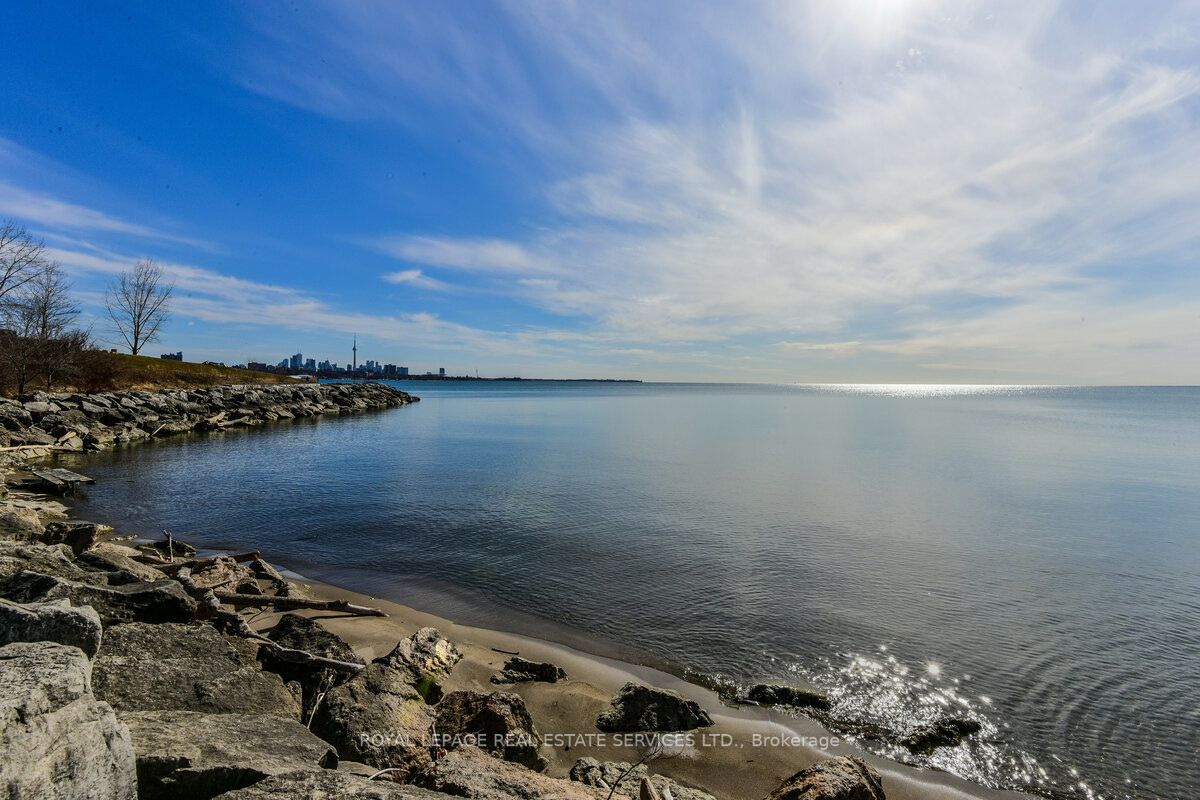 2045 Lake Shore Blvd W, #708
