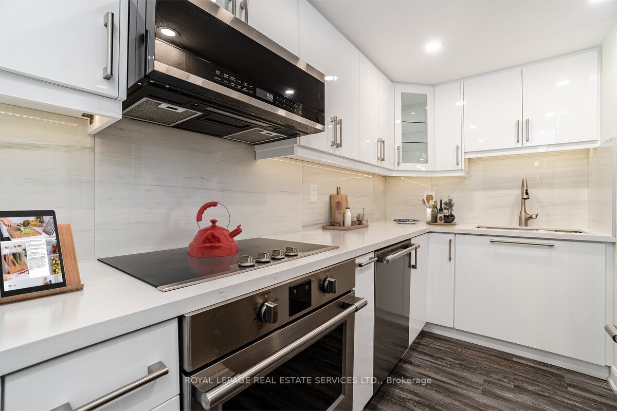 2045 Lake Shore Blvd W, #708