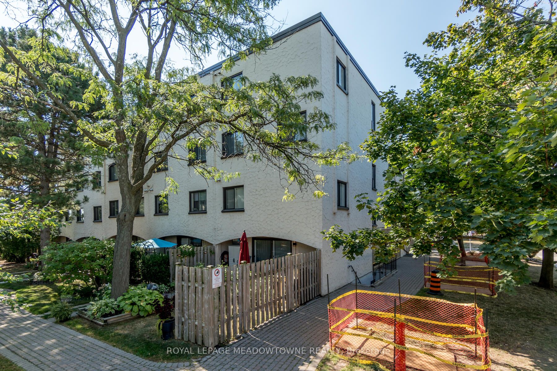 1042 Falgarwood Dr, #101