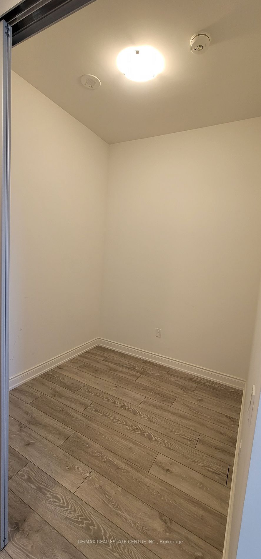 1050 Main St E, #615