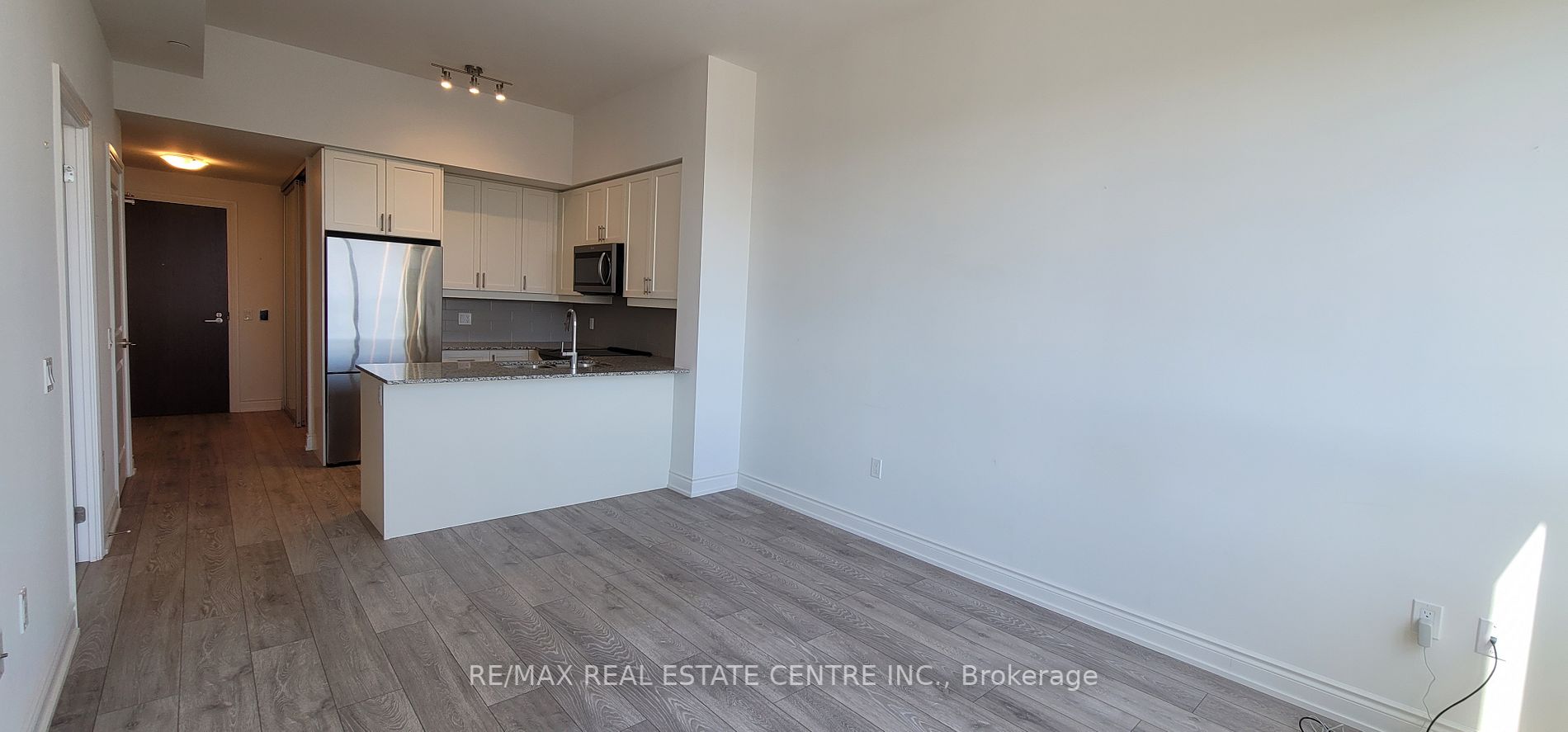 1050 Main St E, #615