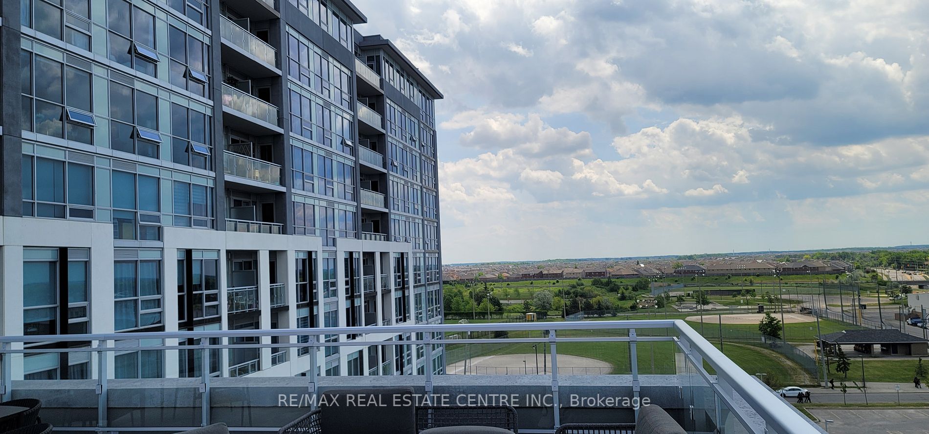 1050 Main St E, #615