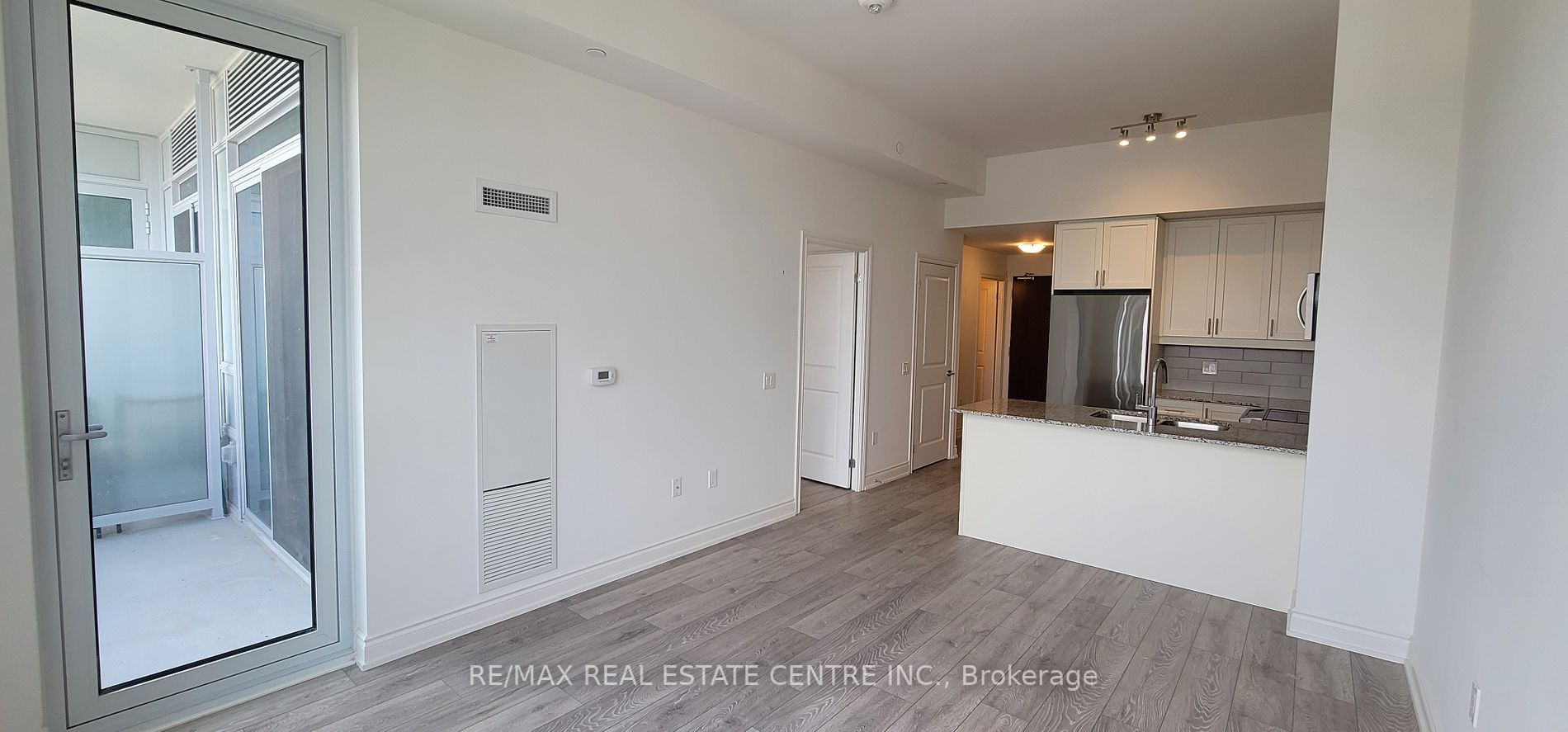 1050 Main St E, #615