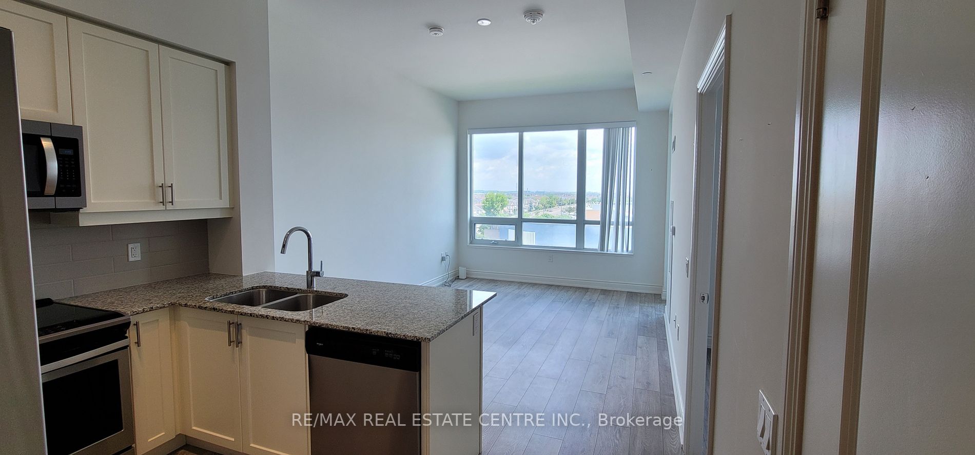 1050 Main St E, #615