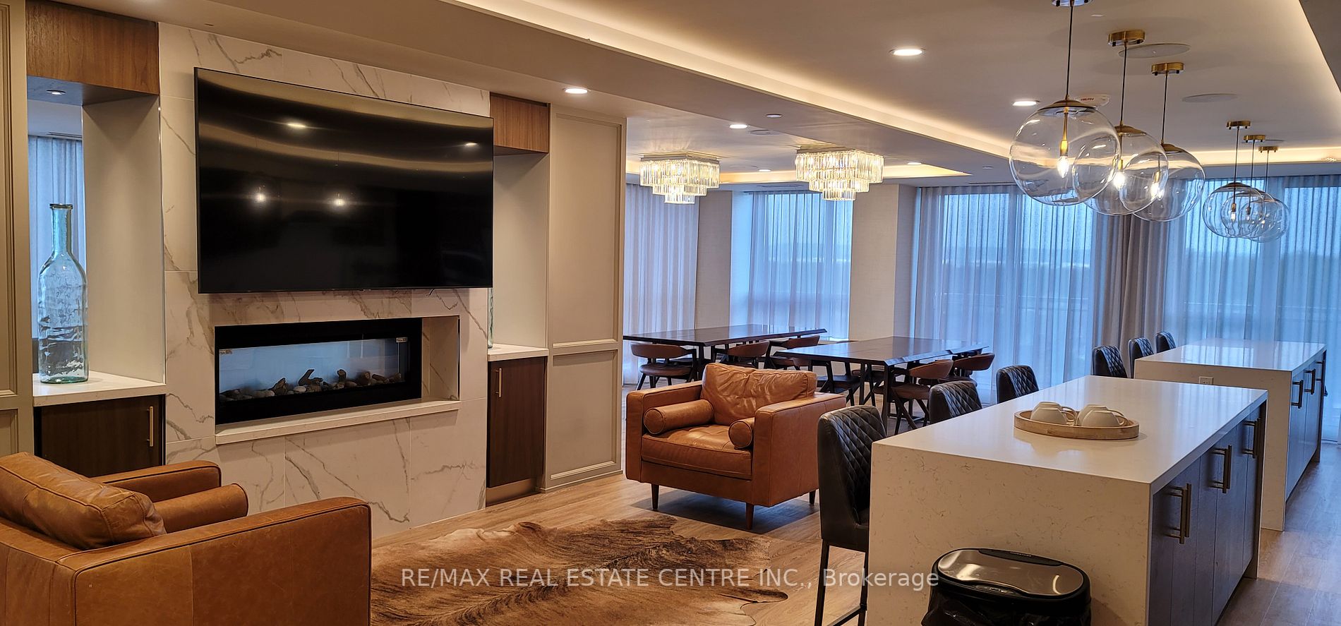 1050 Main St E, #615