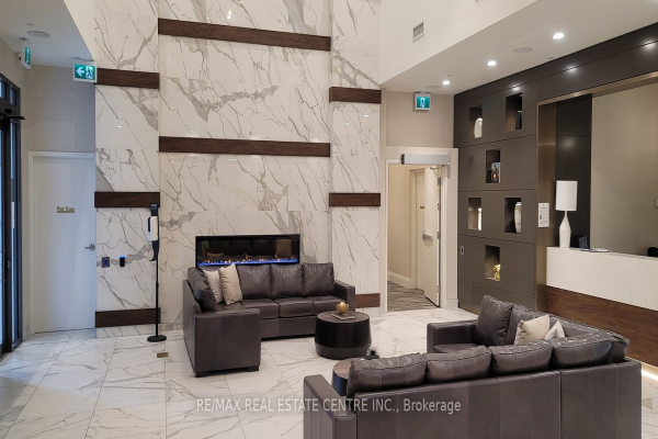 1050 Main St E, Milton