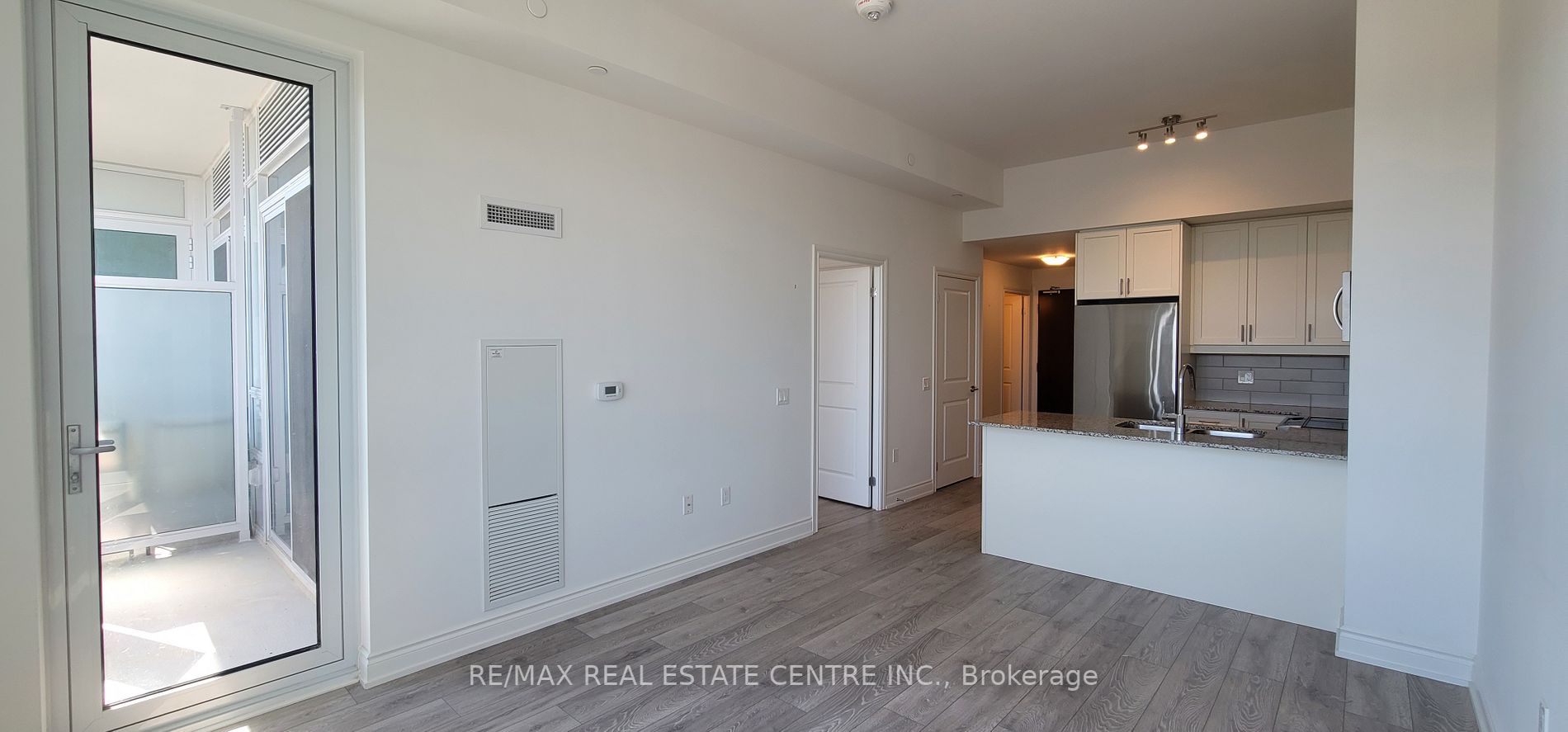1050 Main St E, #615