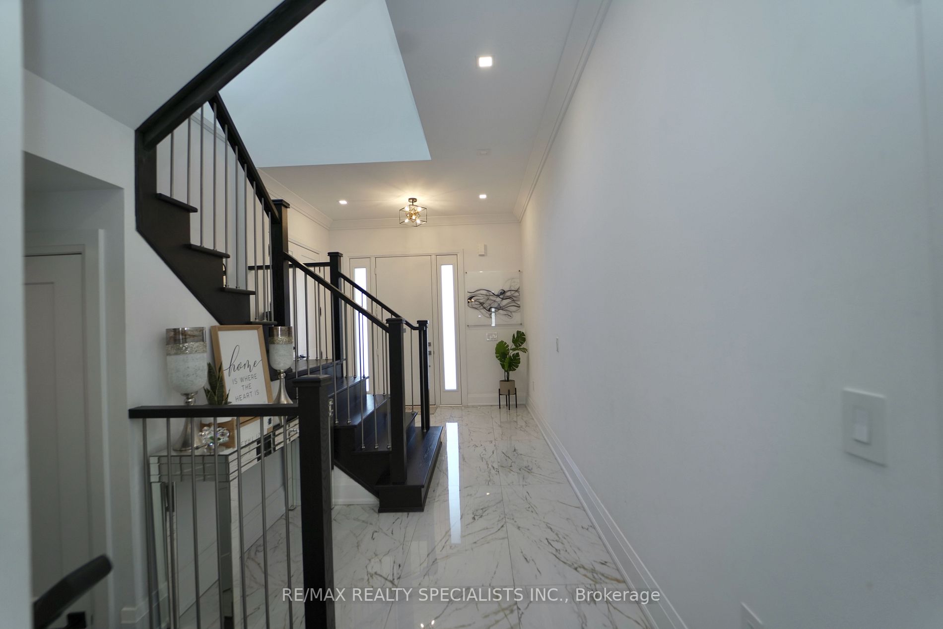 4181 Hillsborough Cres
