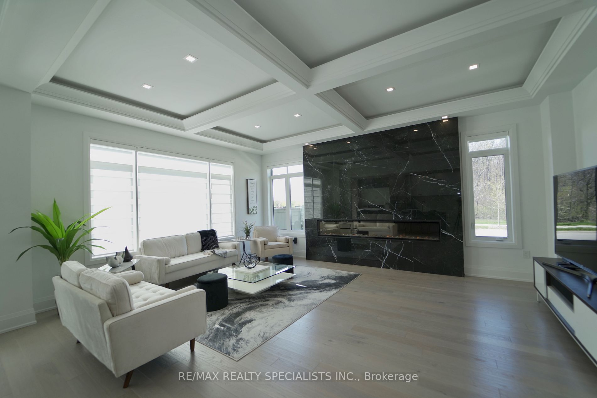 4181 Hillsborough Cres