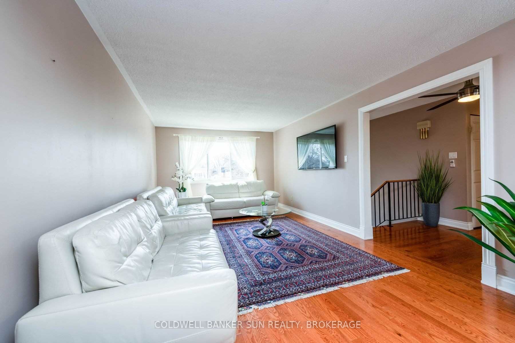 2483 Yarmouth Crescent