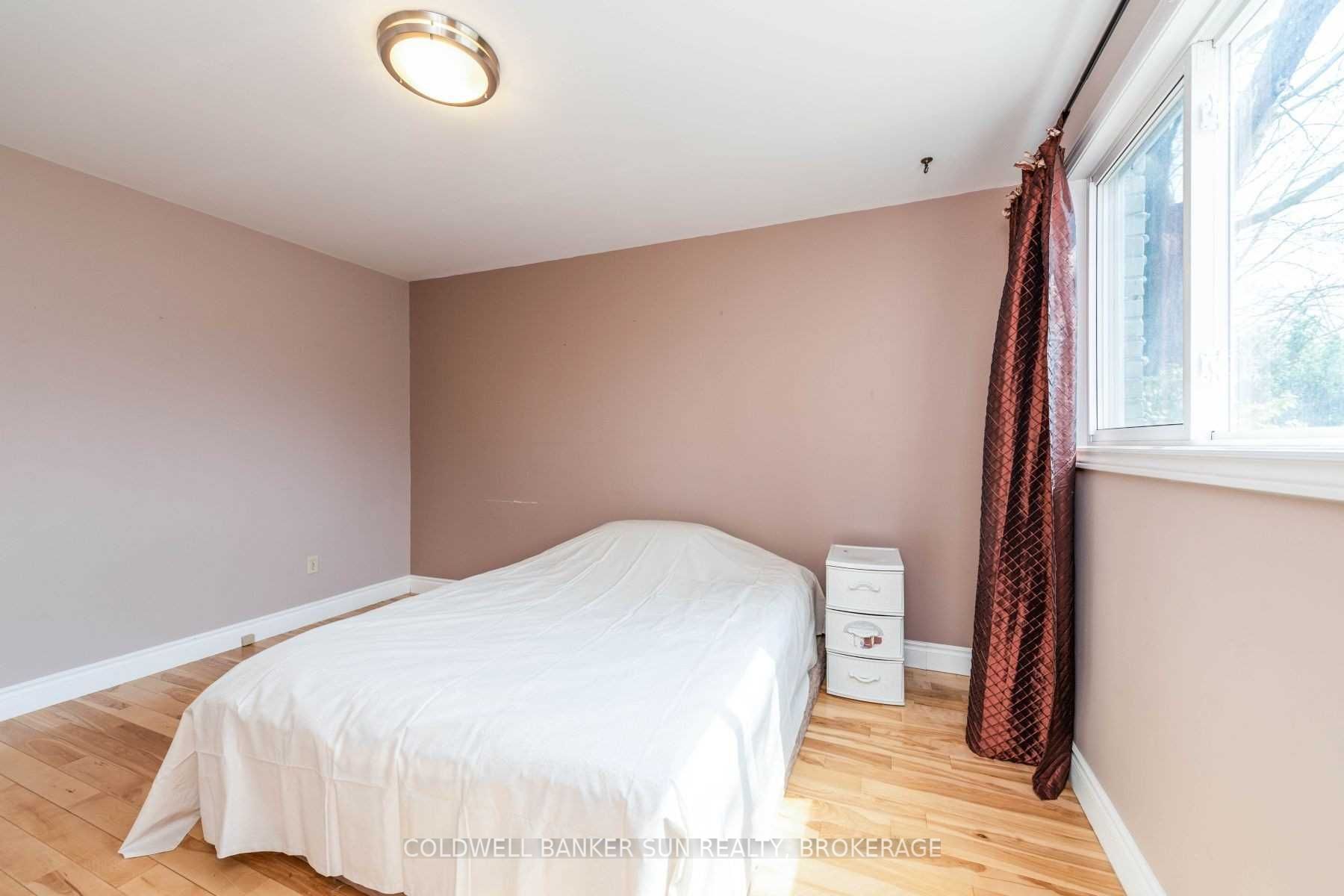 2483 Yarmouth Crescent