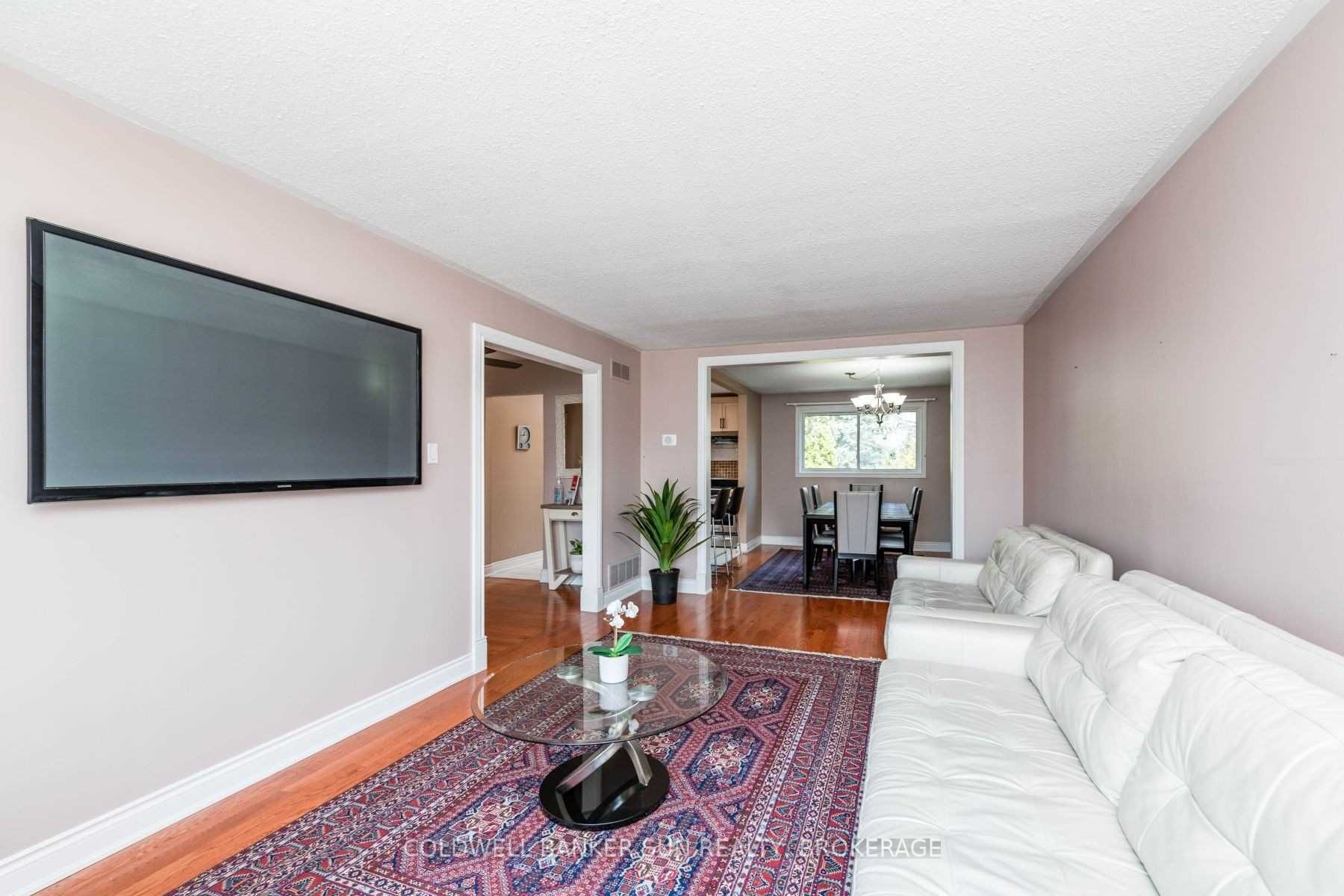 2483 Yarmouth Crescent