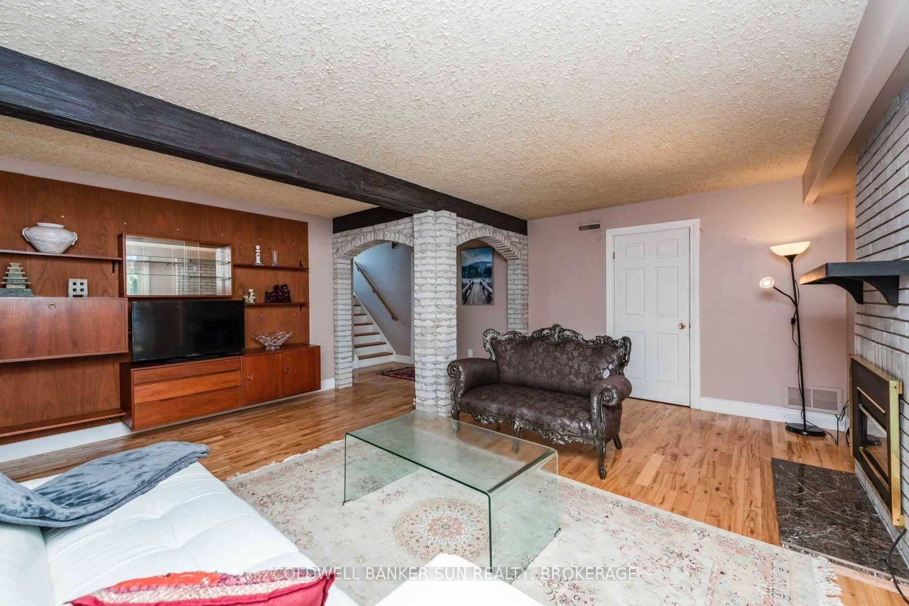 2483 Yarmouth Crescent
