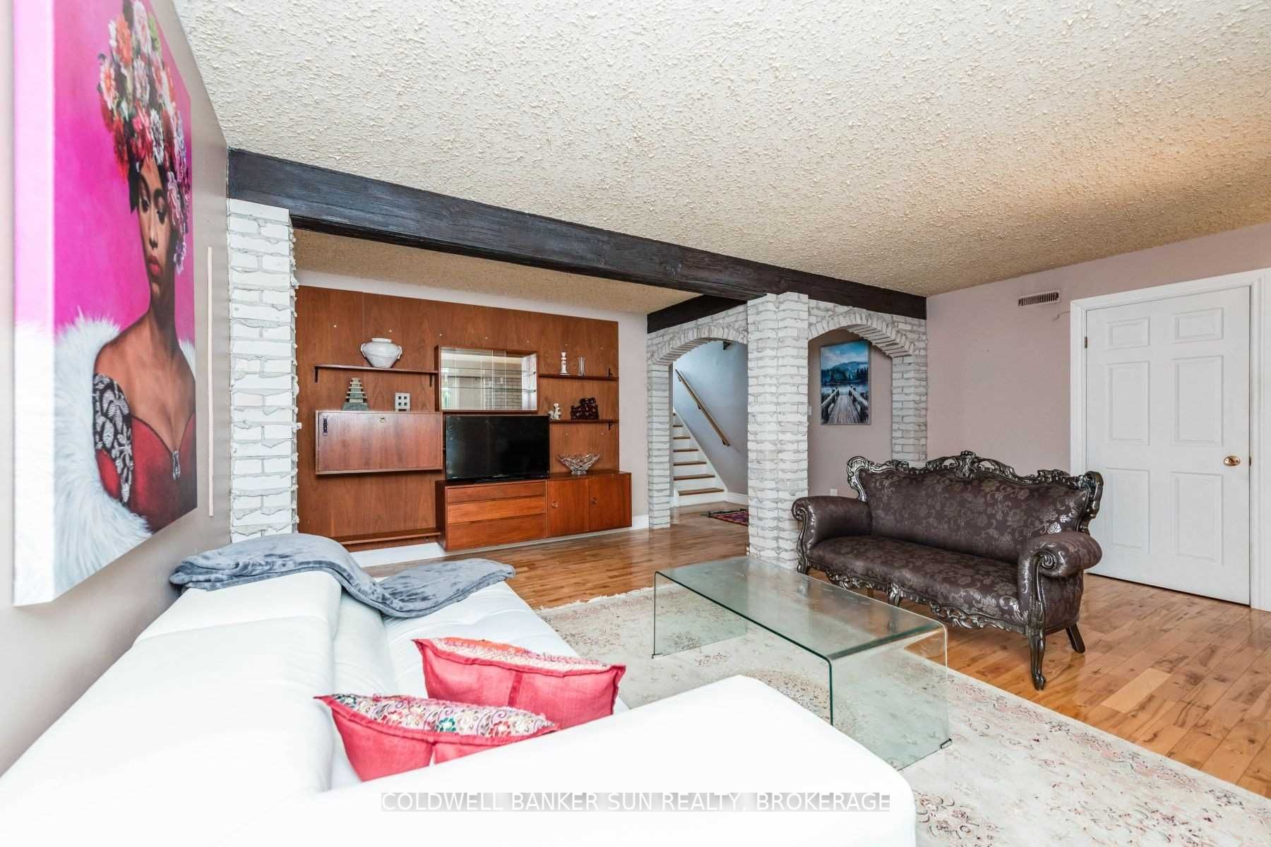 2483 Yarmouth Crescent