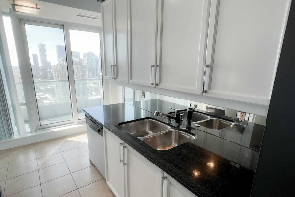 1 Elm Dr W, Mississauga