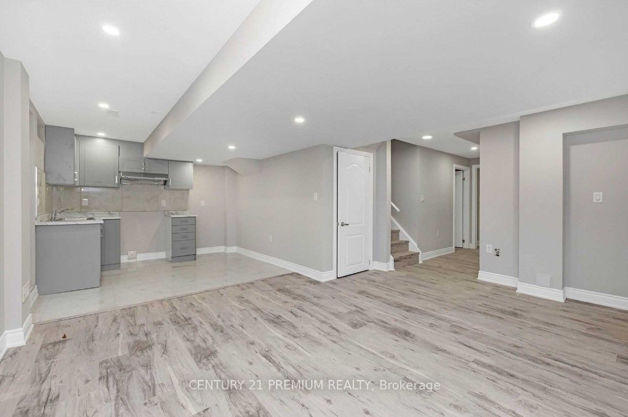 19 Outlook Ave