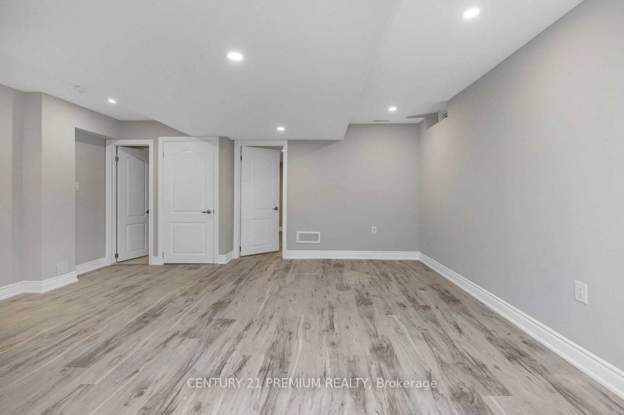 19 Outlook Ave