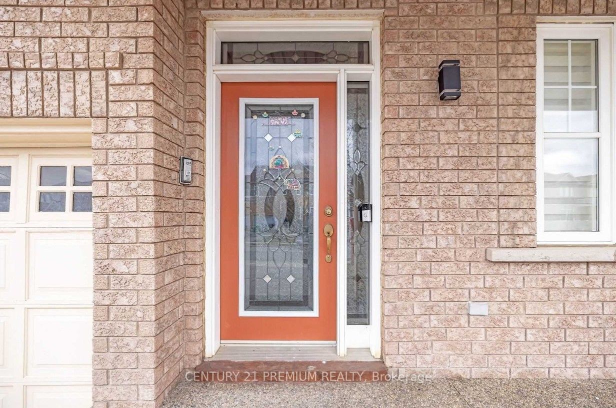 19 Outlook Ave