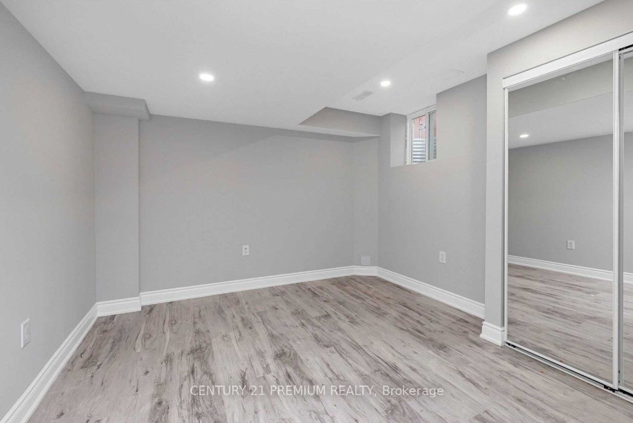 19 Outlook Ave