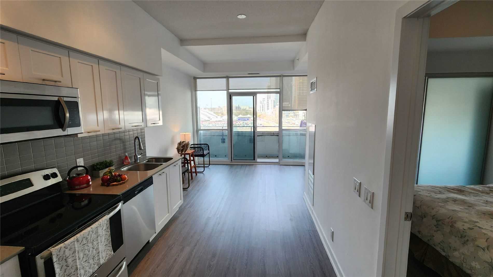 2200 Lake Shore Blvd W, #818