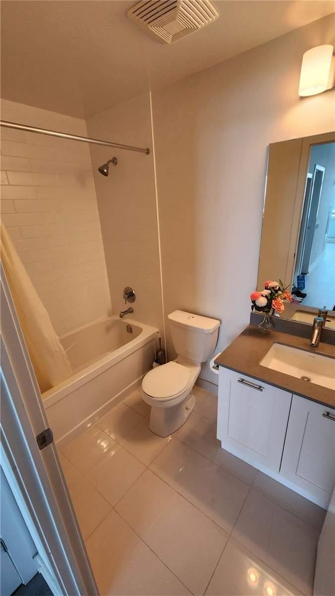 2200 Lake Shore Blvd W, #818