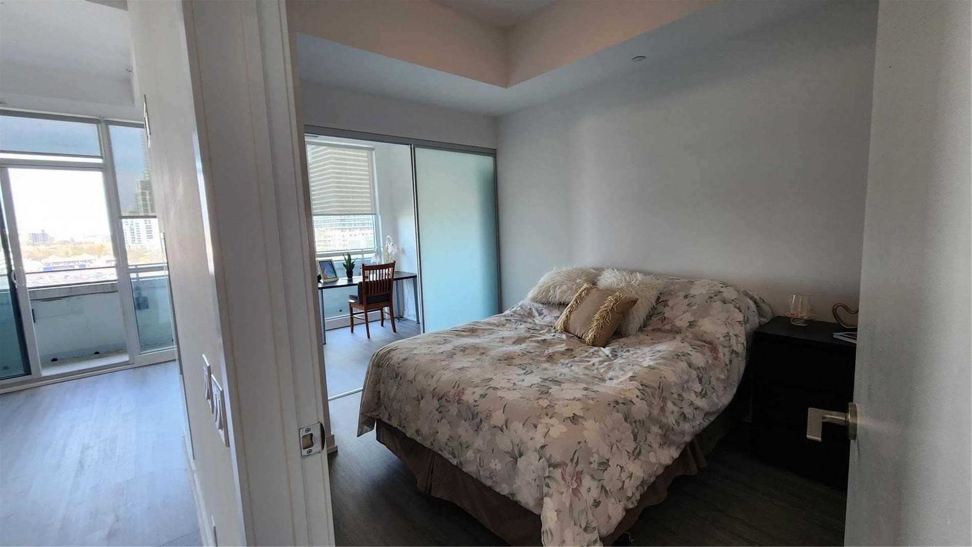 2200 Lake Shore Blvd W, #818