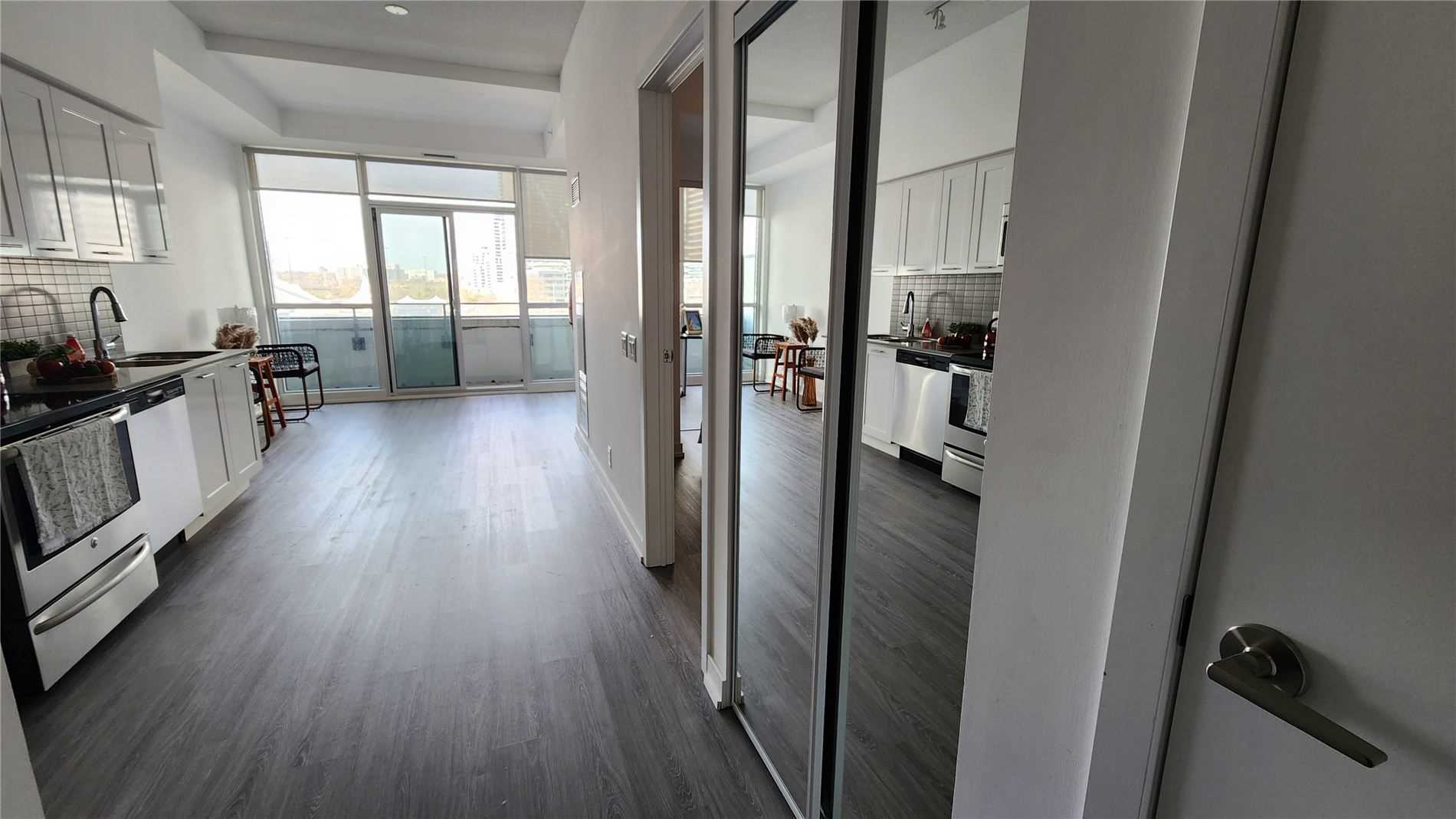 2200 Lake Shore Blvd W, #818