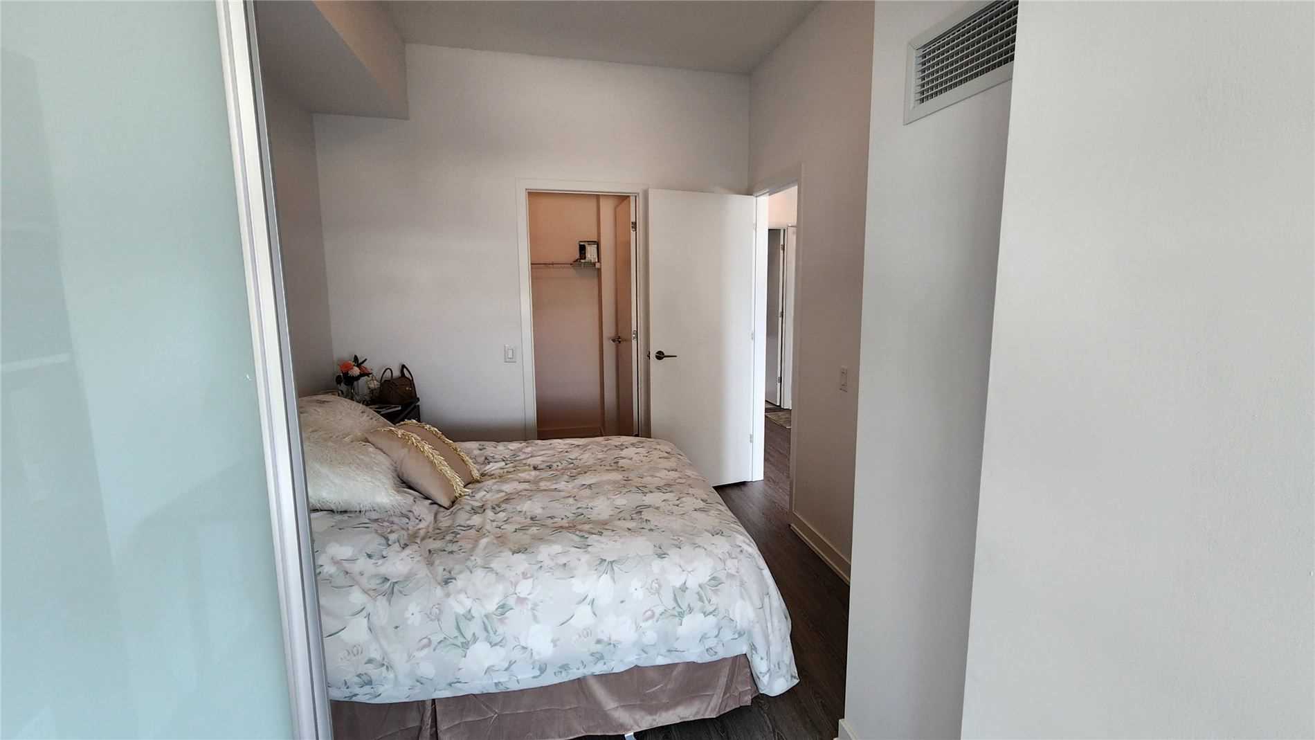 2200 Lake Shore Blvd W, #818