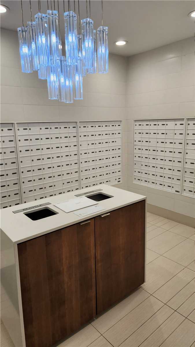 2200 Lake Shore Blvd W, #818