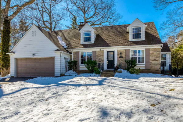 330 Poplar Dr, Oakville