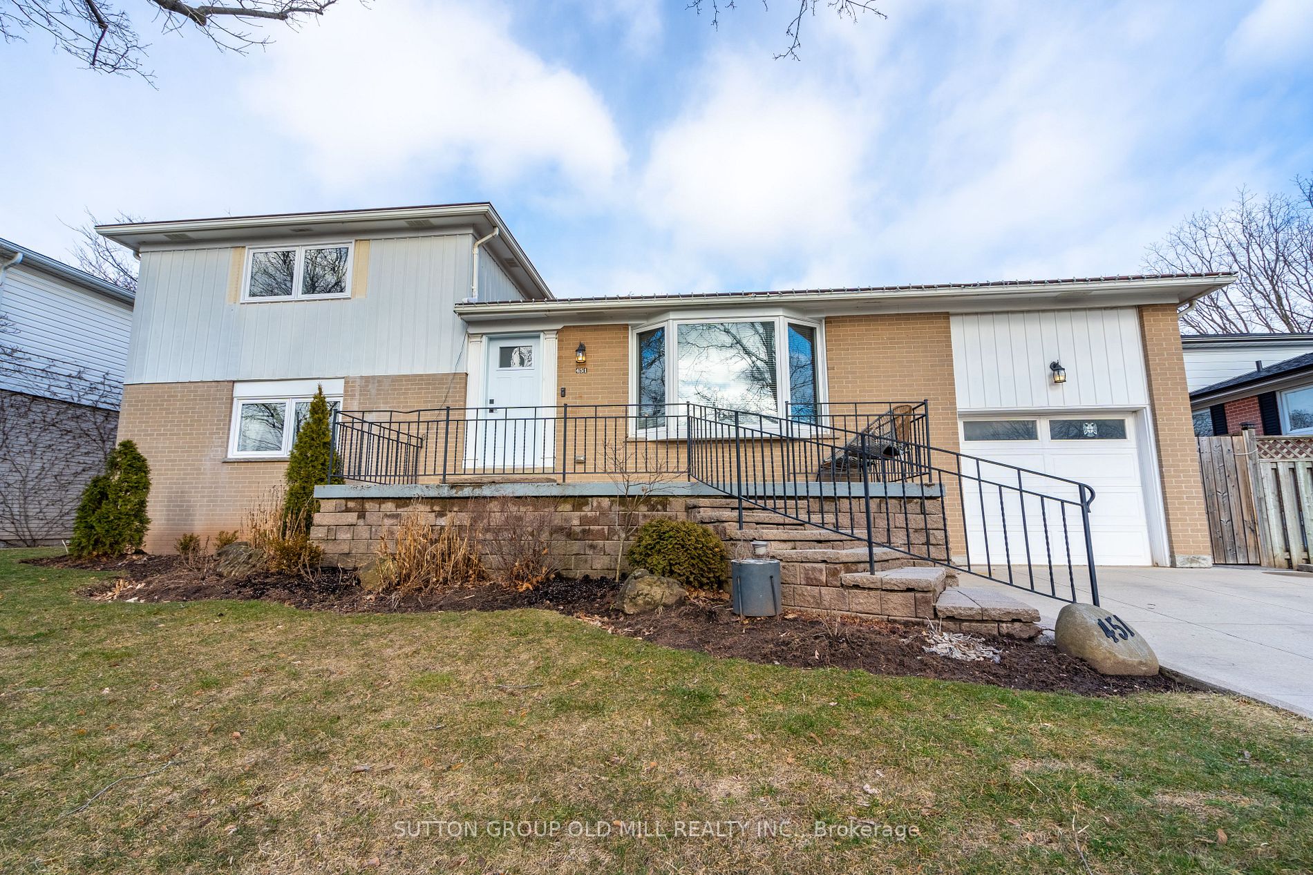 451 Sunset Dr