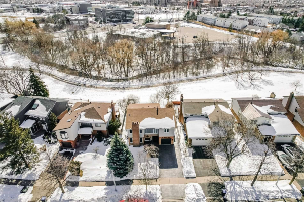 36 Parkside Dr, Brampton