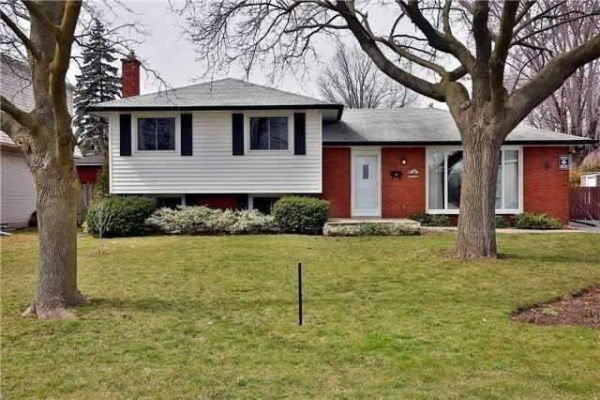 2025 Bridge Rd, Oakville
