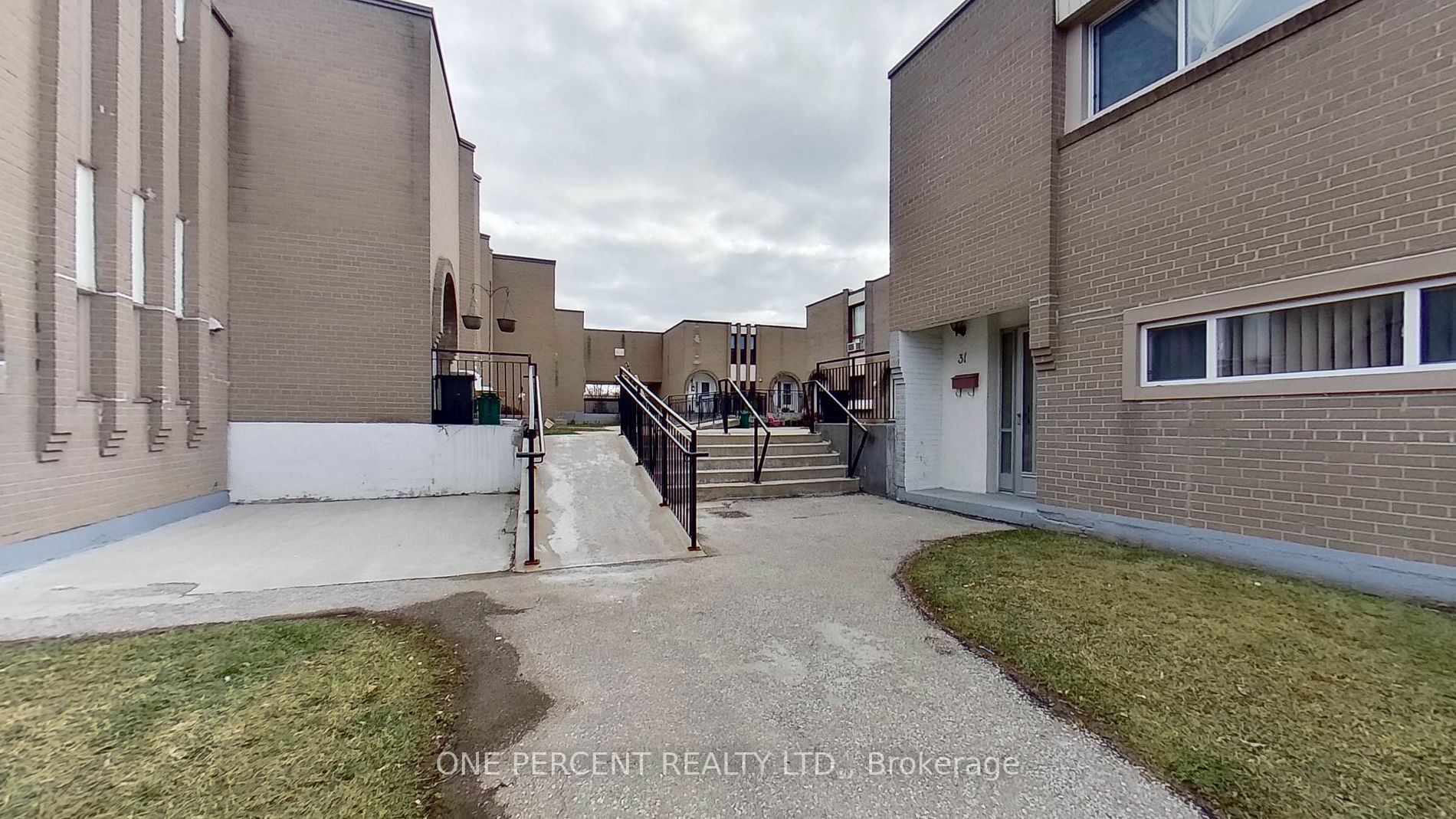 21 London Green Crt, #31