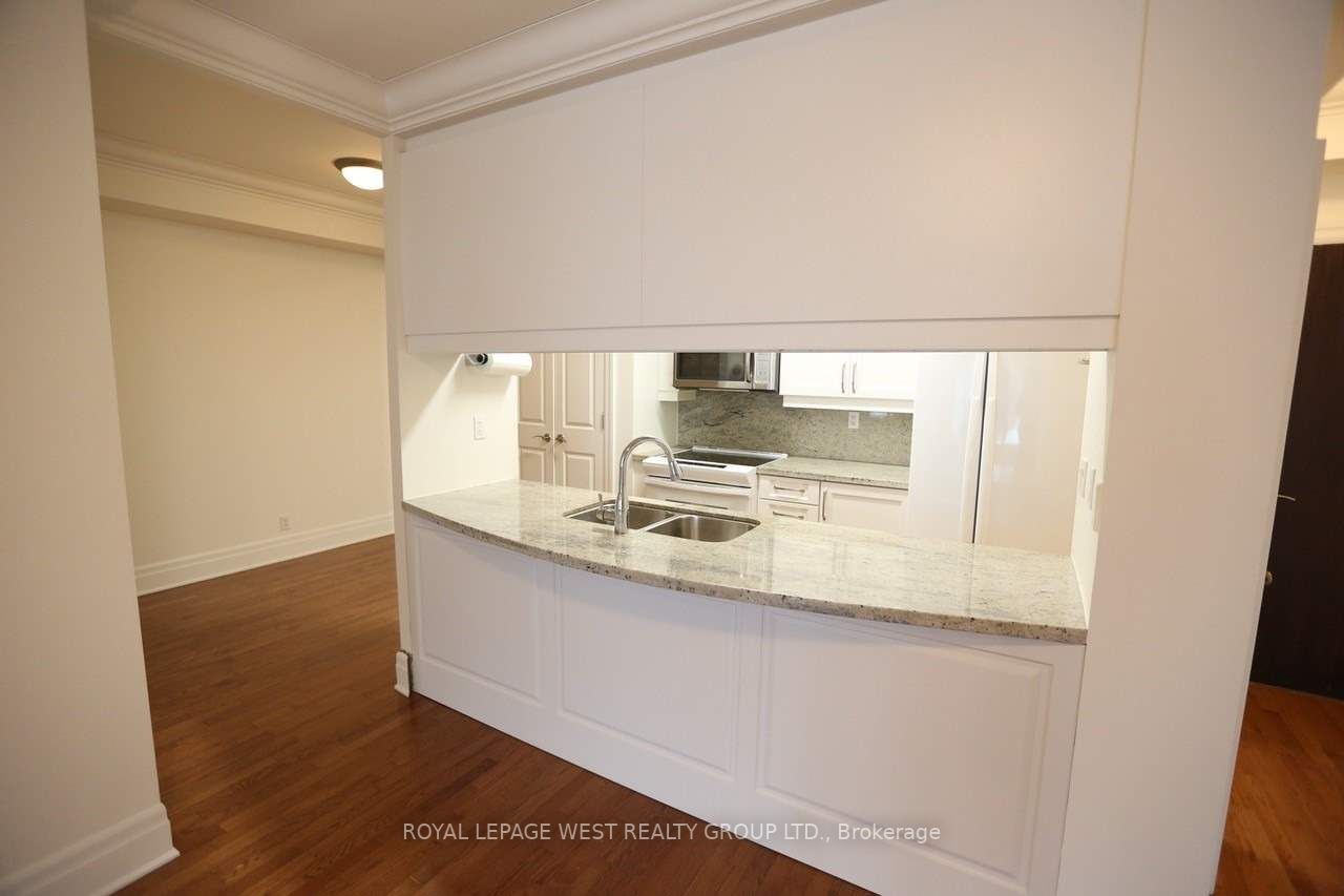 9 Burnhamthorpe Cres, #410