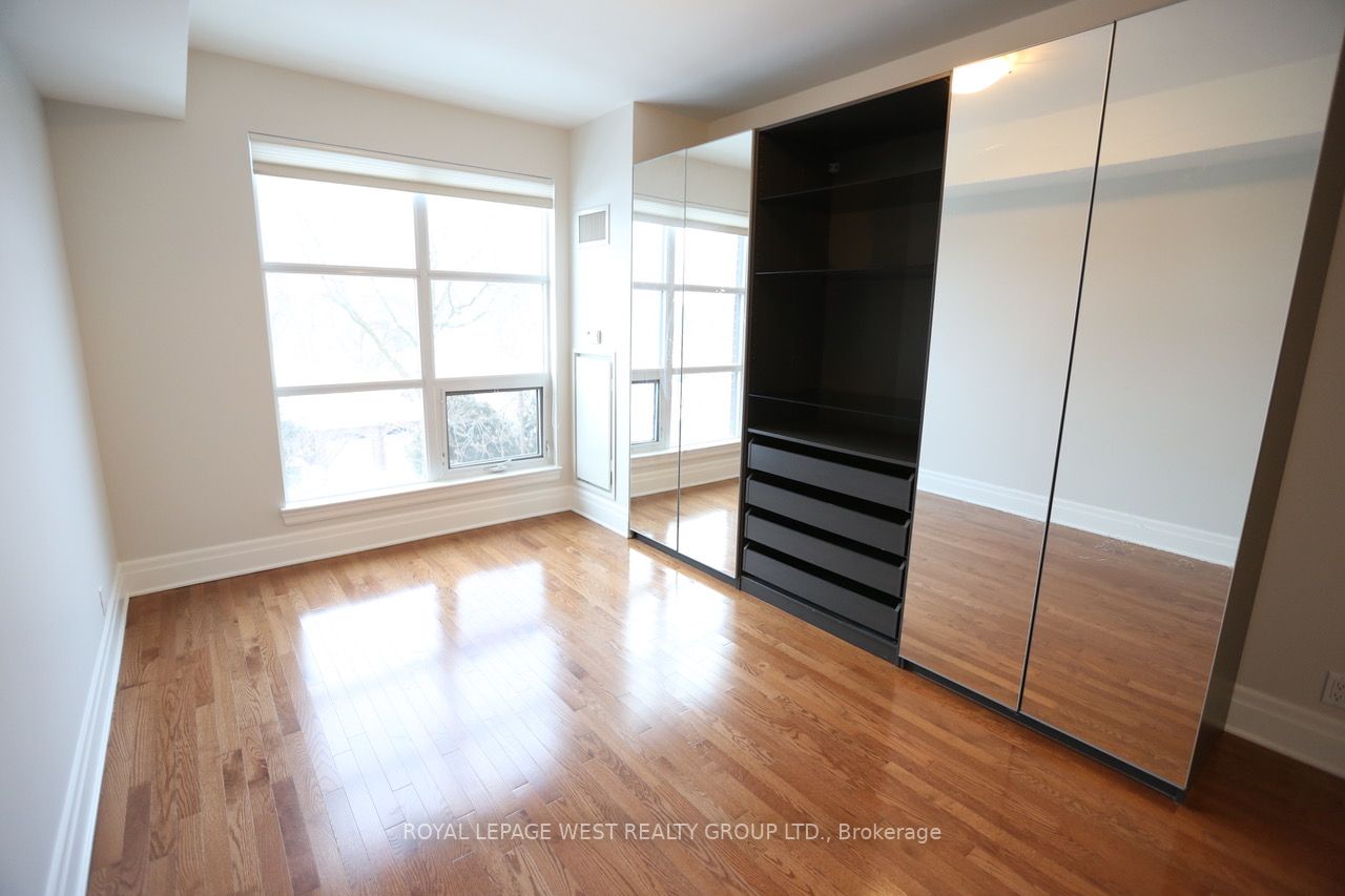 9 Burnhamthorpe Cres, #410