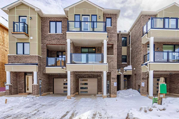 1567 Moira Cres, Milton