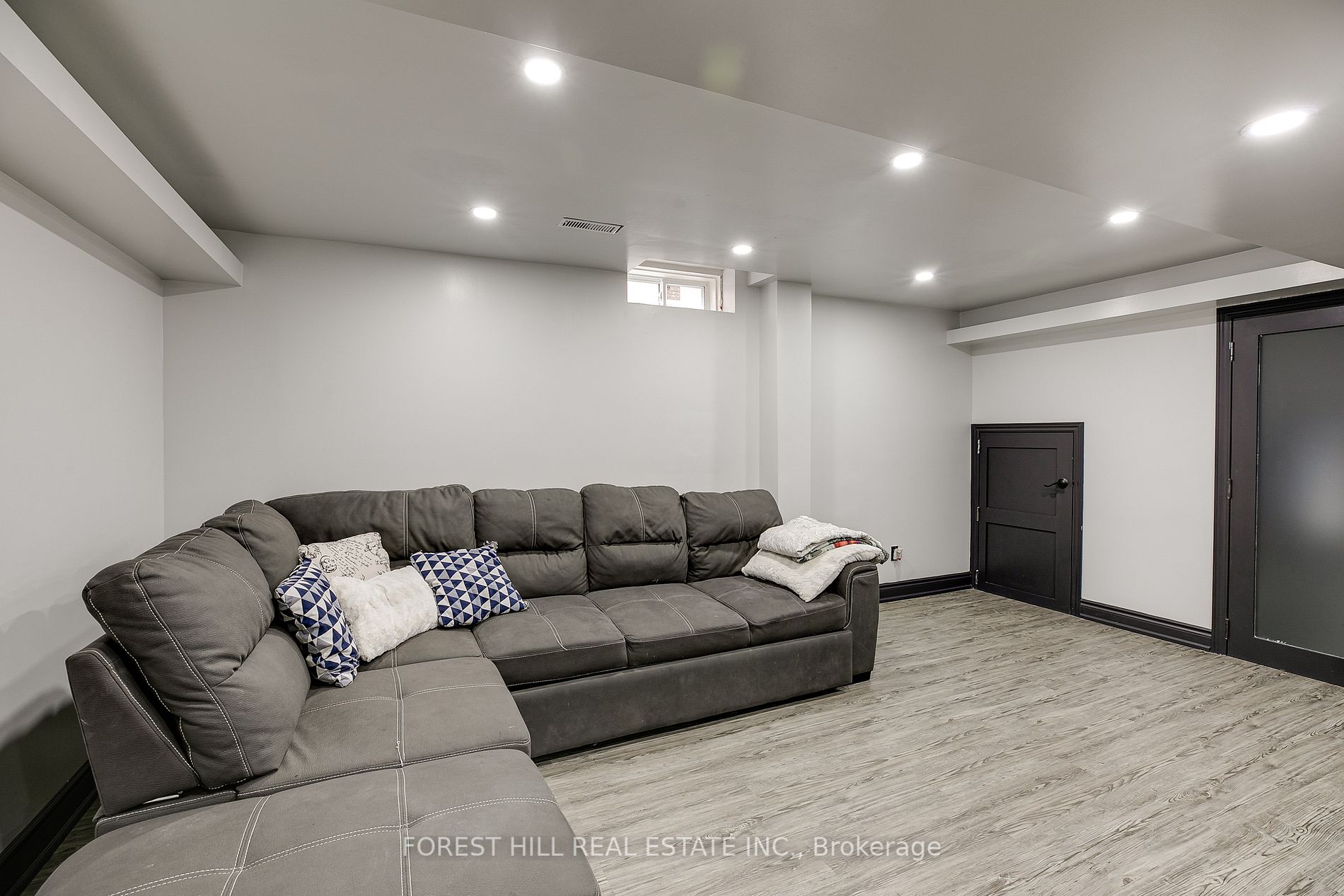 Listing W5967140 - Large Photo # 29