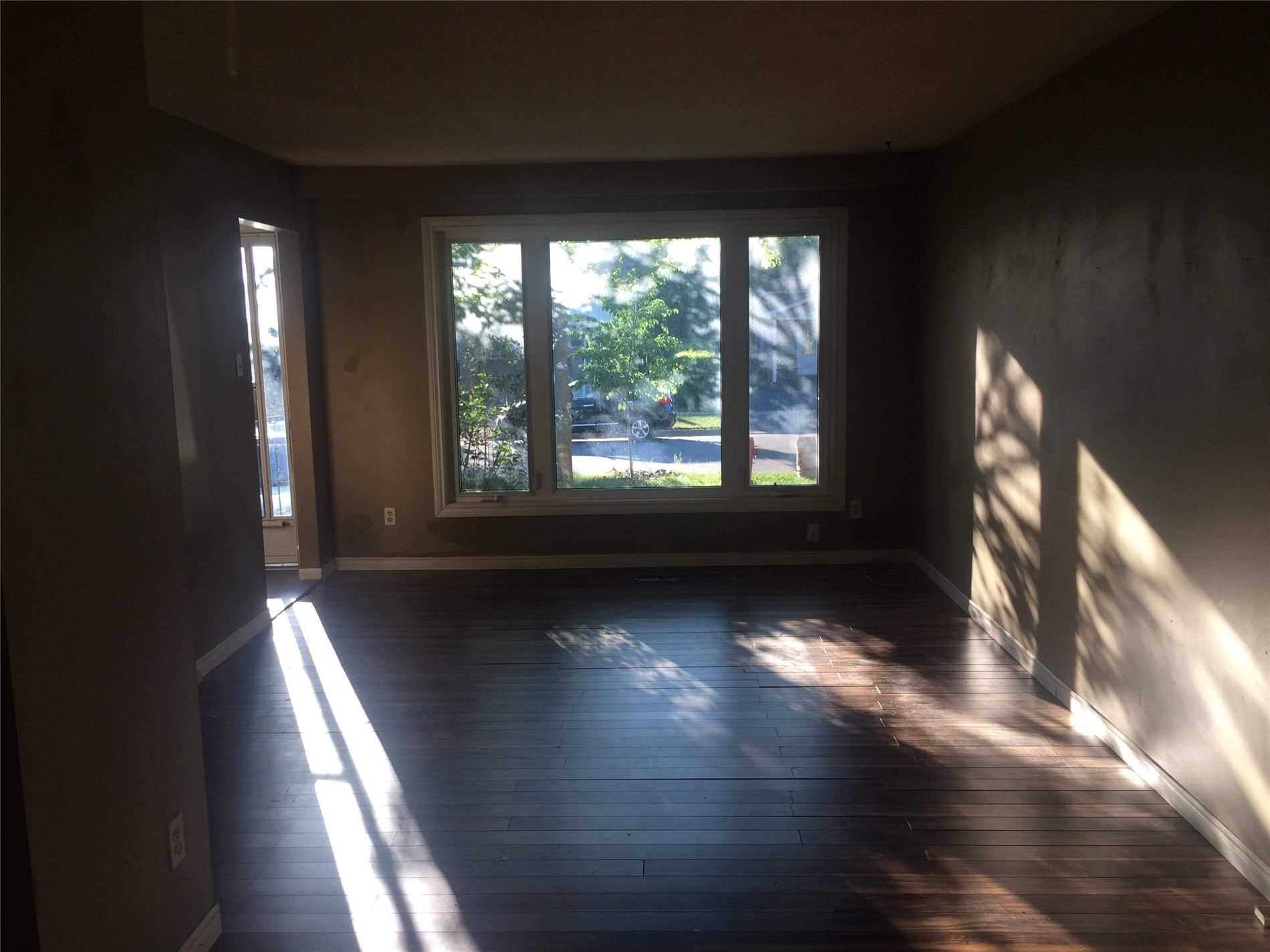 130 Burbank Cres
