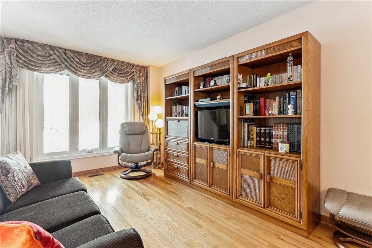 Listing W5967875 - Large Photo # 10
