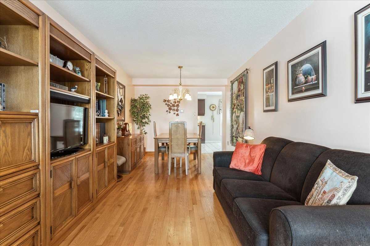 Listing W5967875 - Large Photo # 11