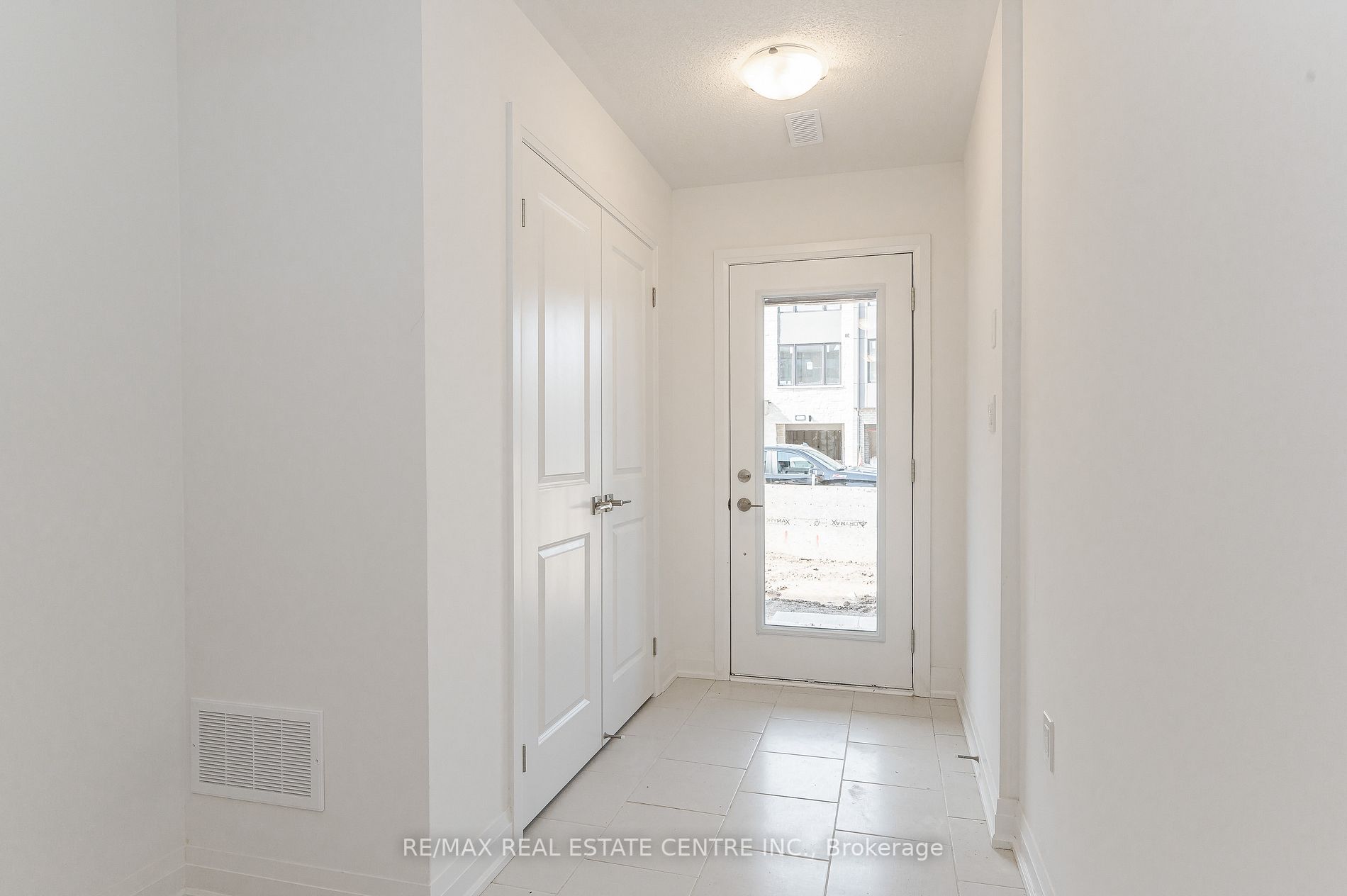 Listing W5967964 - Large Photo # 3
