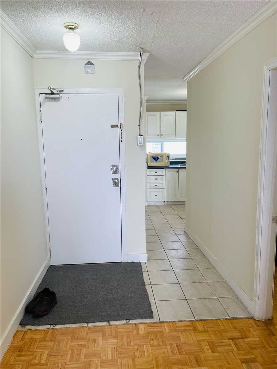 Listing W5968625 - Large Photo # 2