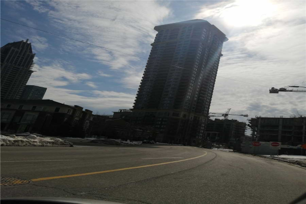 385 Prince Of Wales Dr, Mississauga